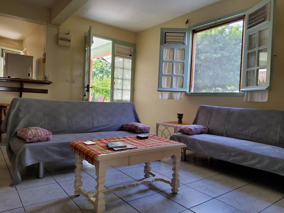 Appartement spacieux près du Diamant avec jardin privatif Apartment in Le Diamant