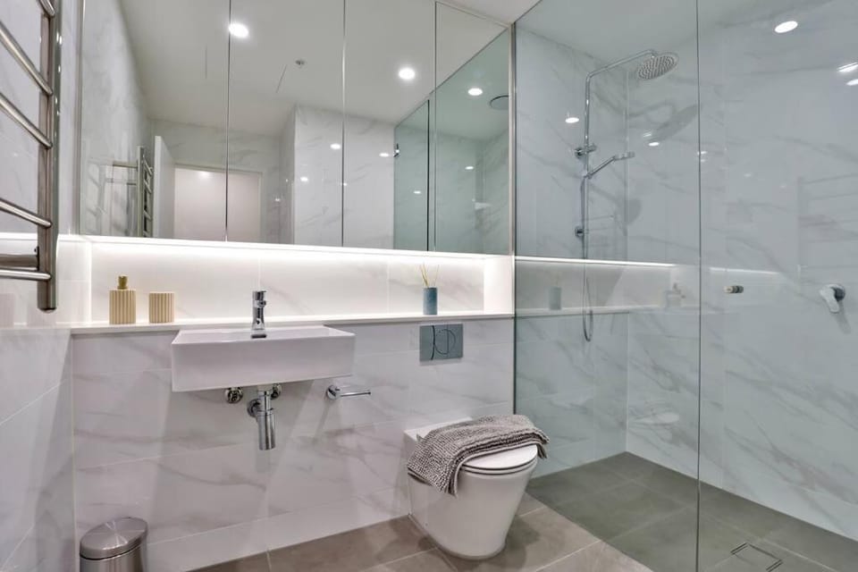 Lumière Sanctuary - Antique Elegance with Parking Apartment in Sydney