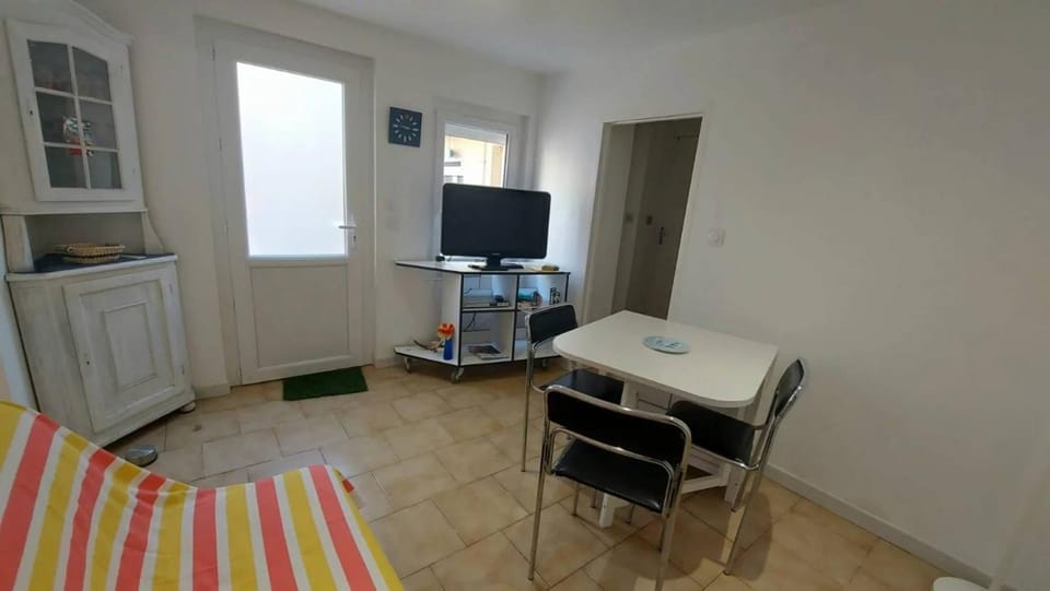 Communal lounge/ TV room, TV and multimedia, Living room, Seating area