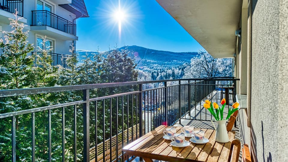 View (from property/room), Balcony/Terrace, Mountain view