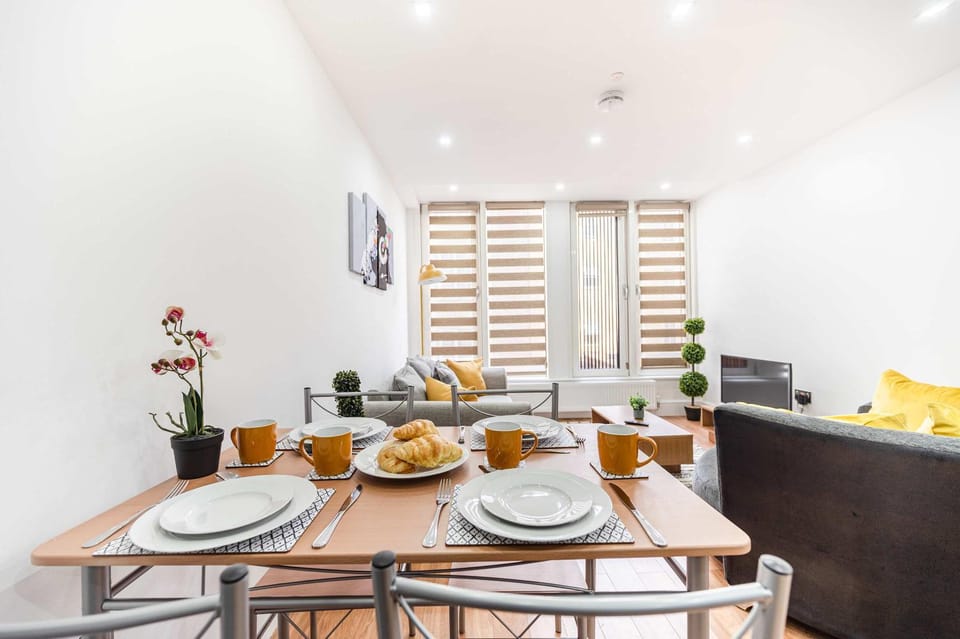 Living room, Seating area, Dining area