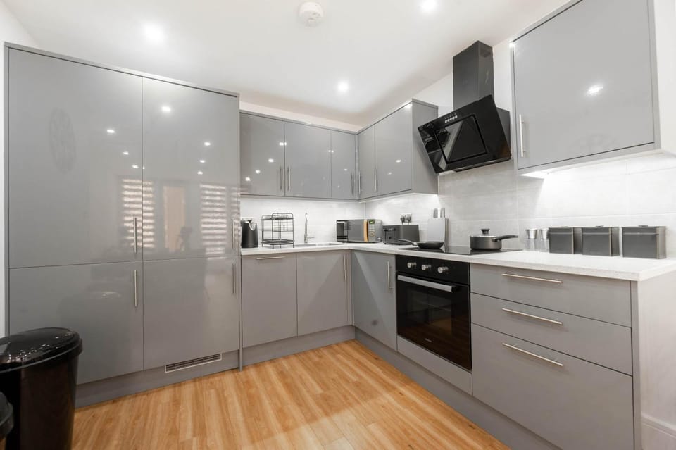 Coffee/tea facilities, Kitchen or kitchenette, oven, stove, toaster