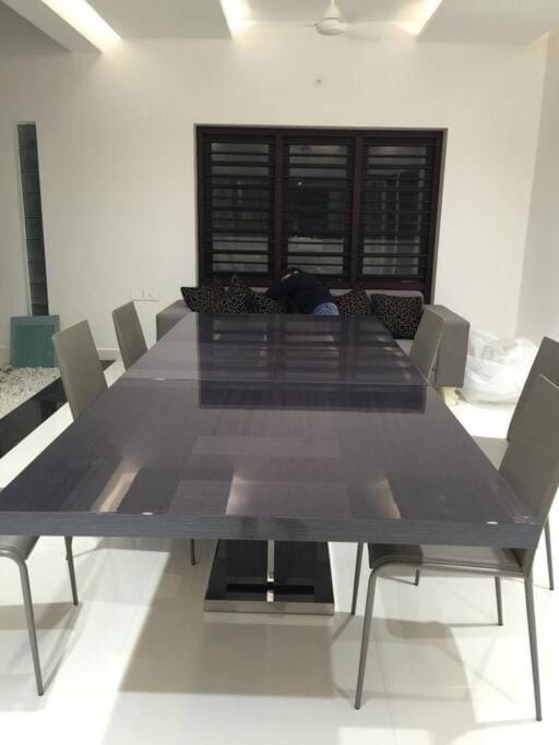 Posh Villa 3 bed 3 bath ac , 2 kitchen , Dining, living room , family room , in TVM , Kowdiar, please contact host refeekhm at yah dot com or refeekhm at gmai el dot com please don't pay without contacting host Villa in Thiruvananthapuram
