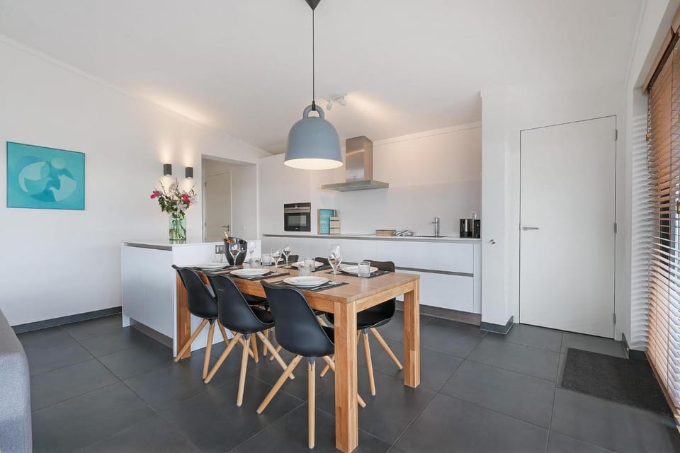 Kitchen or kitchenette, Seating area, Dining area