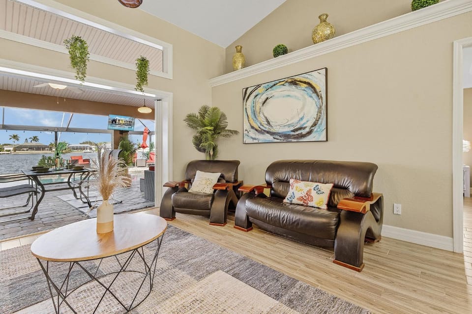 LAKE LIVING! BREATHTAKING VIEW! - Kayaks and Heated Pool - Villa Lake Life - Roelens House in Cape Coral