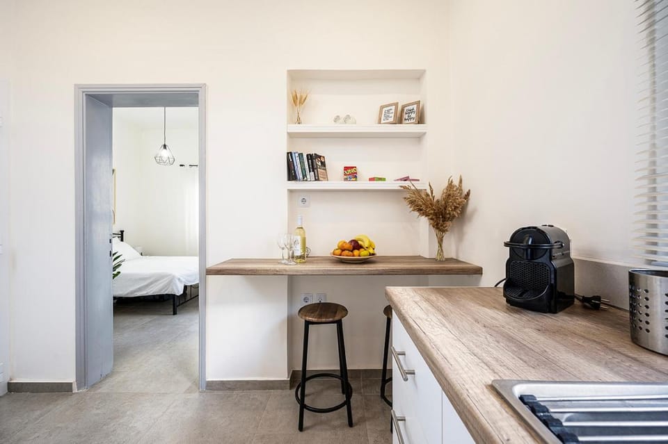 Bed, Kitchen or kitchenette, Bedroom
