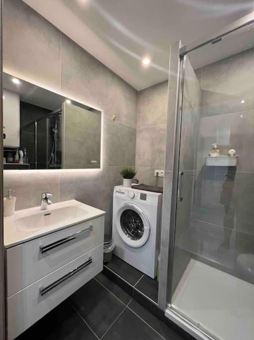 Adorable Appartement Strasbourg NEUDORF PARKING SOUS SOL Apartment in Strasbourg