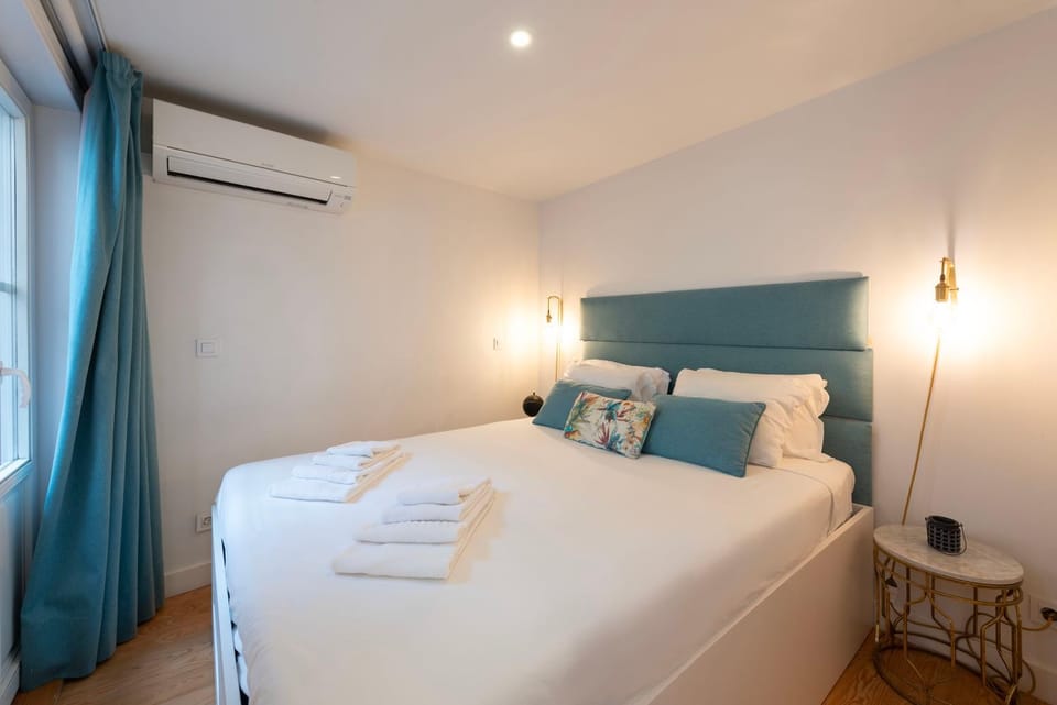 Bed, Bedroom, air conditioner