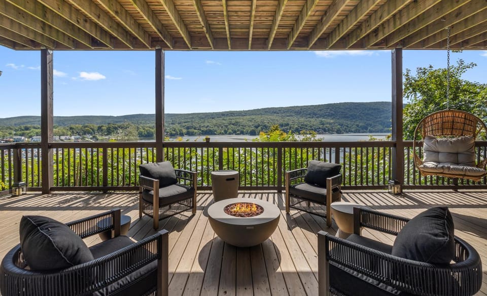 Patio, Balcony/Terrace, Balcony/Terrace, Seating area, Mountain view, fireplace