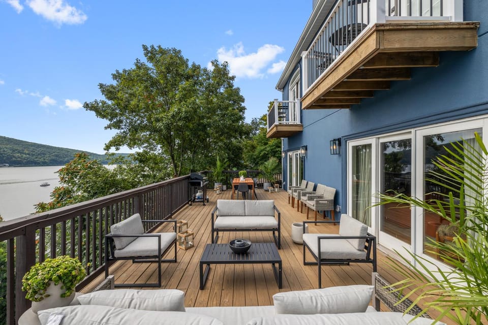 Property building, Patio, View (from property/room), Balcony/Terrace, Seating area, Lake view