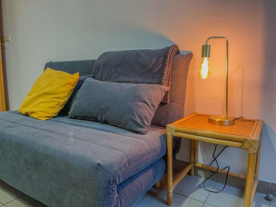 Bed, Living room