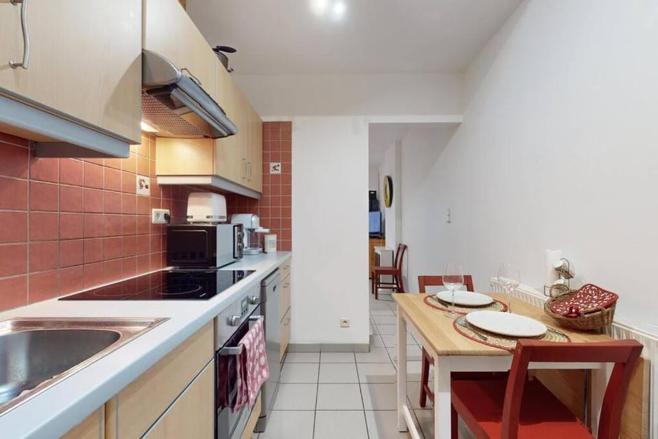Kitchen or kitchenette, Dining area, dishwasher, minibar, pet friendly, stove, toaster