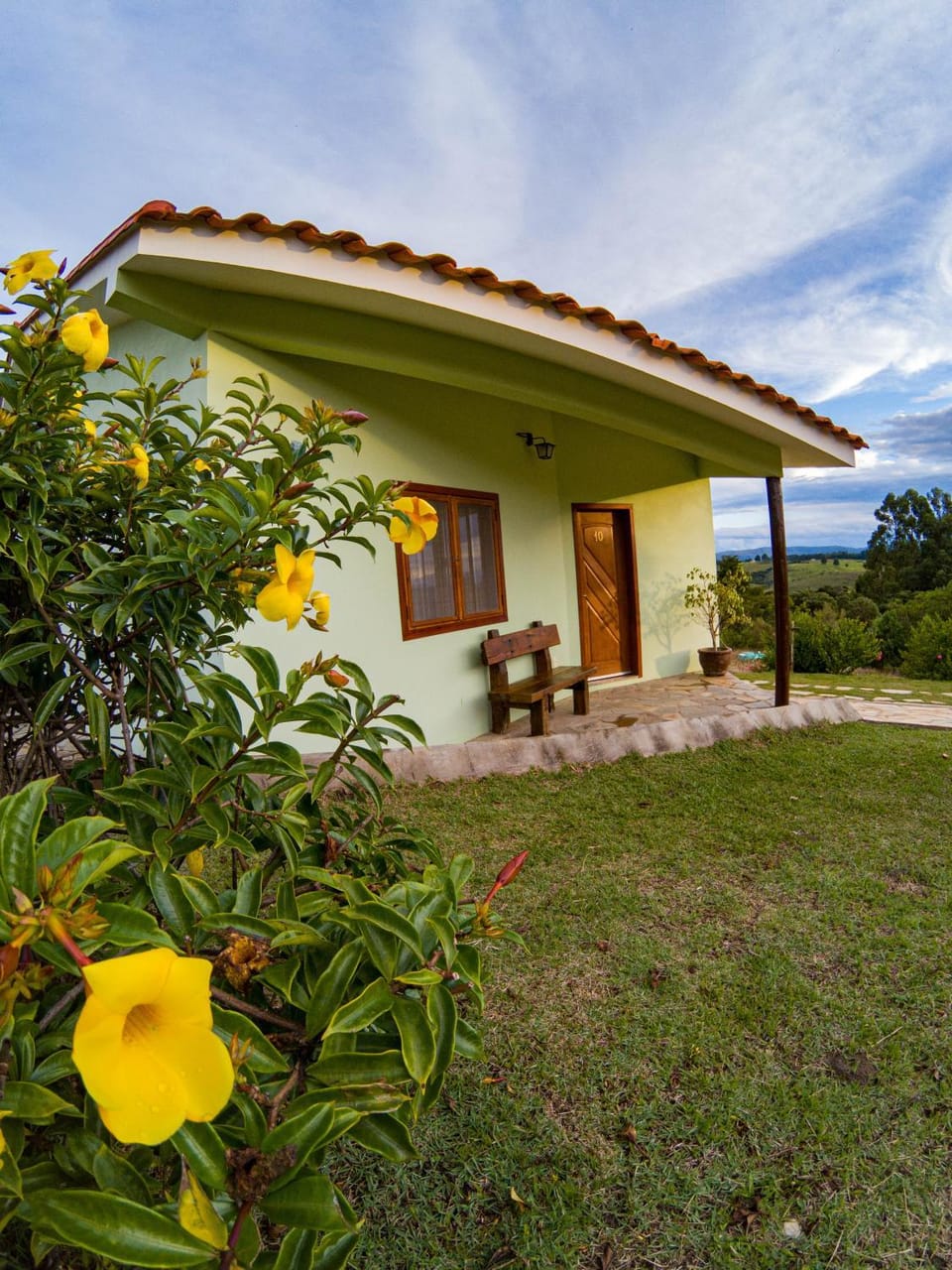 Property building, Spring, Day, Garden, Balcony/Terrace, Landmark view