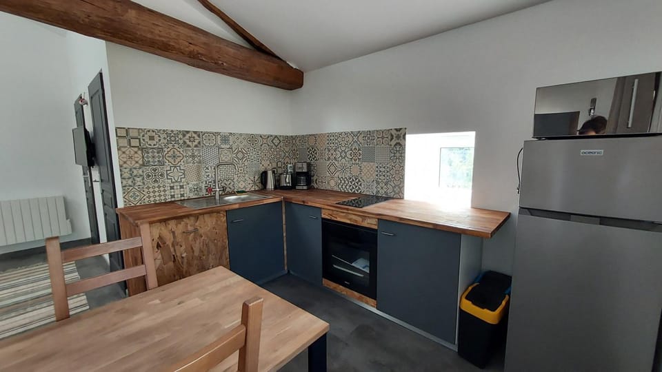 Kitchen or kitchenette, Dining area, dishwasher, oven, stove