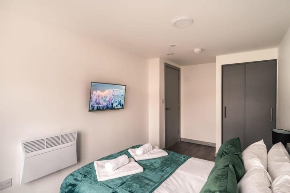 Bed, TV and multimedia, Family, internet