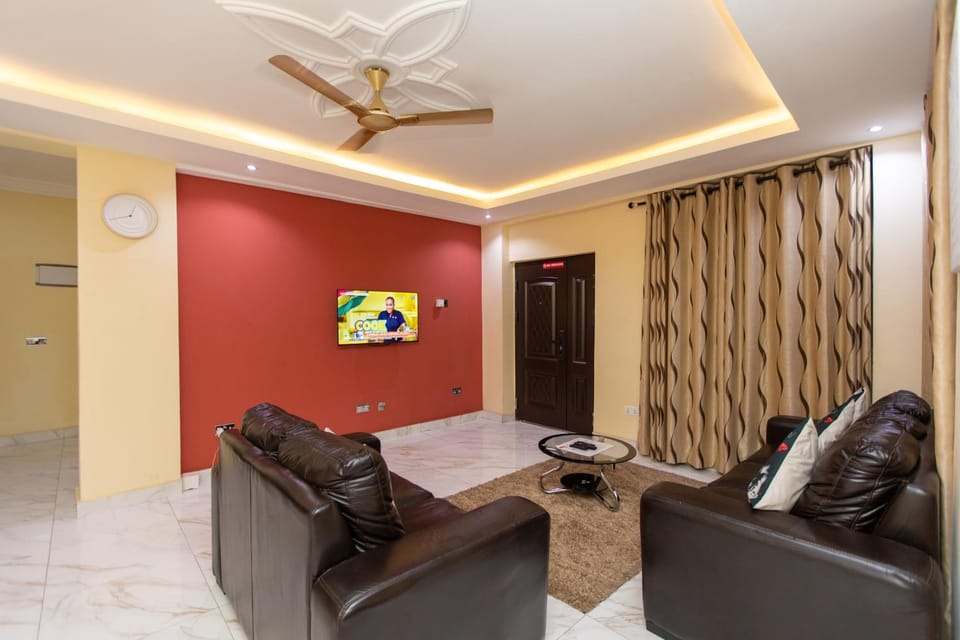 TV and multimedia, Living room, Seating area, fireplace