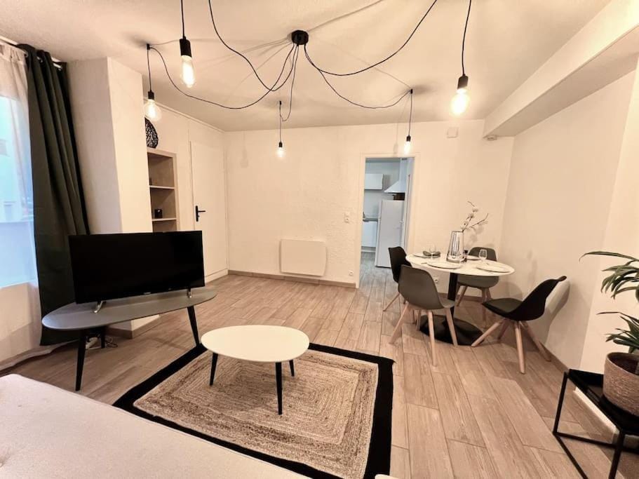 Living room, Dining area