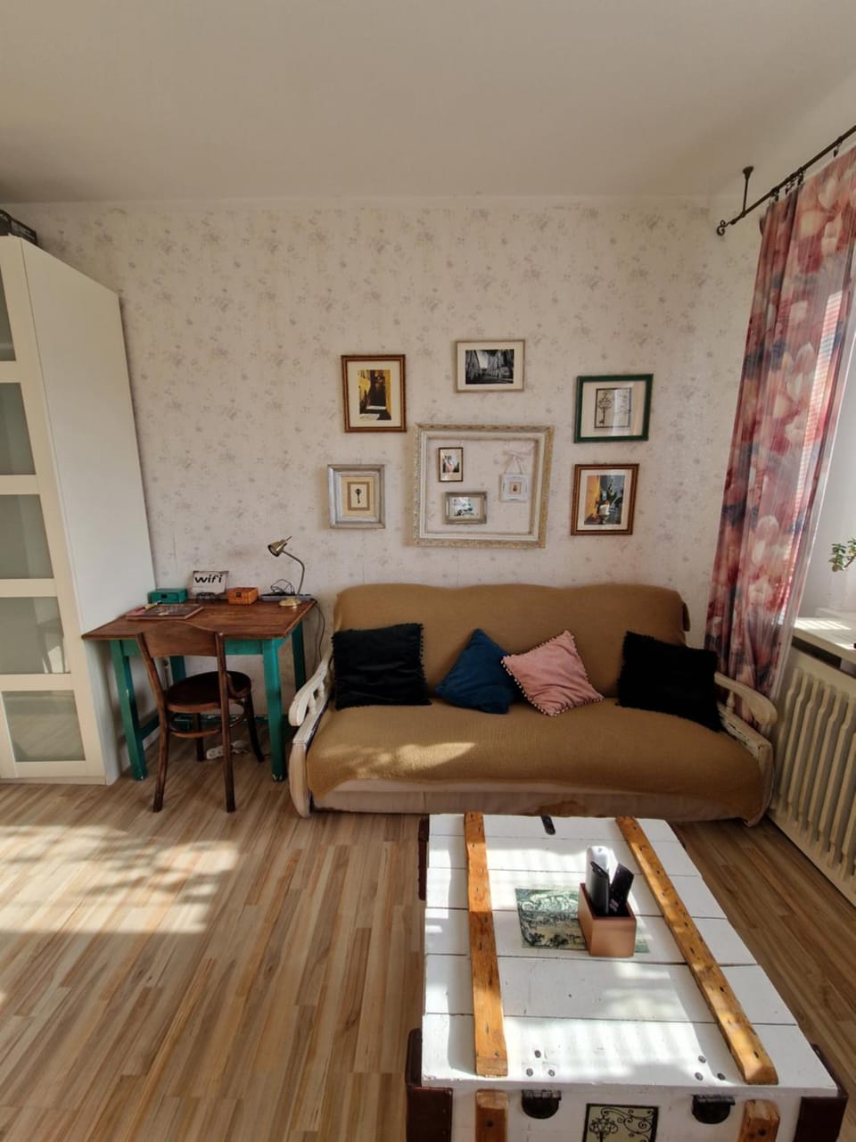 Communal lounge/ TV room