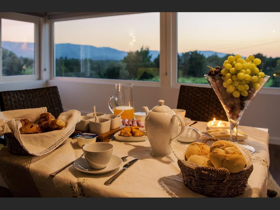 Dining area, Continental breakfast