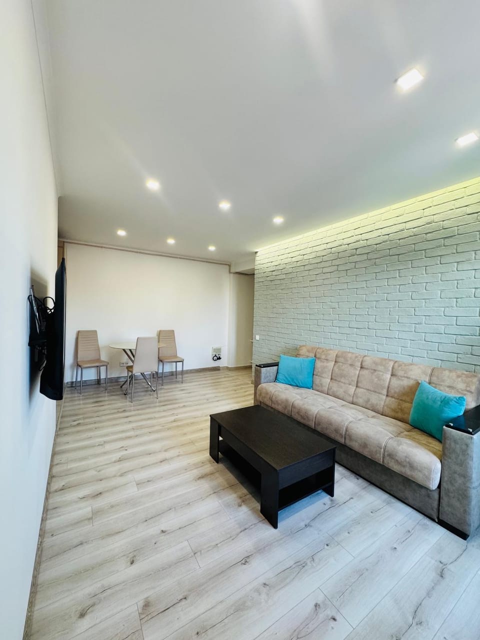 TV and multimedia, Living room, Seating area