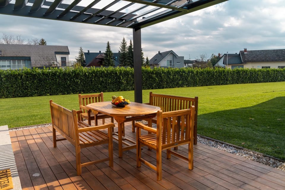 Day, Garden, Garden, Balcony/Terrace, Dining area