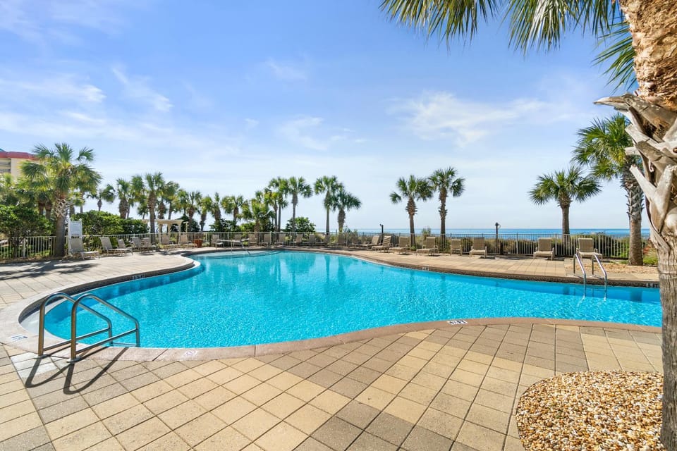 Day, Natural landscape, Balcony/Terrace, Beach, Pool view, Sea view, Swimming pool, sunbed