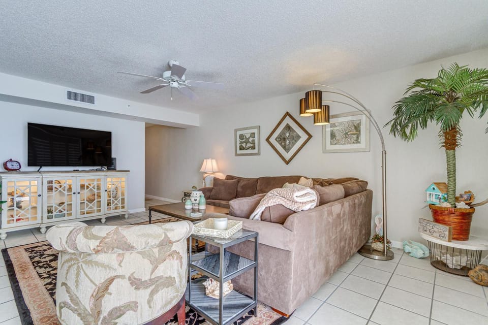 Oceanfront Fort Walton Beach Condo with Balcony! House in Okaloosa Island