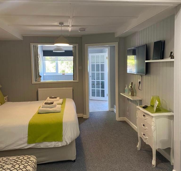 Petherton Cottage Studios Bed and Breakfast in East Dorset District