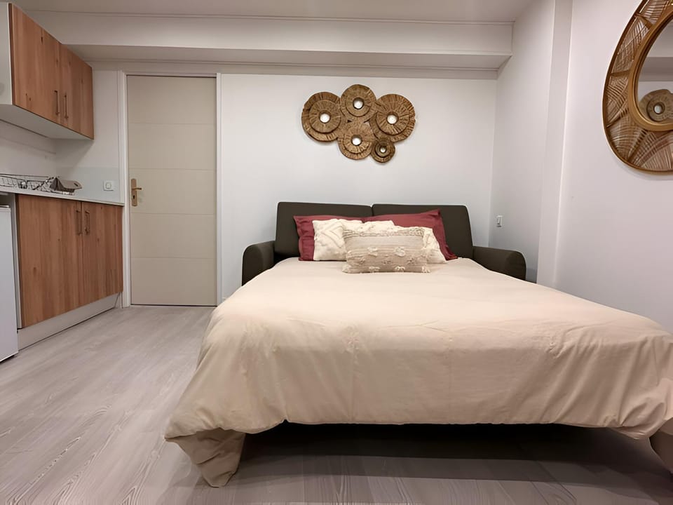 Bed, Kitchen or kitchenette
