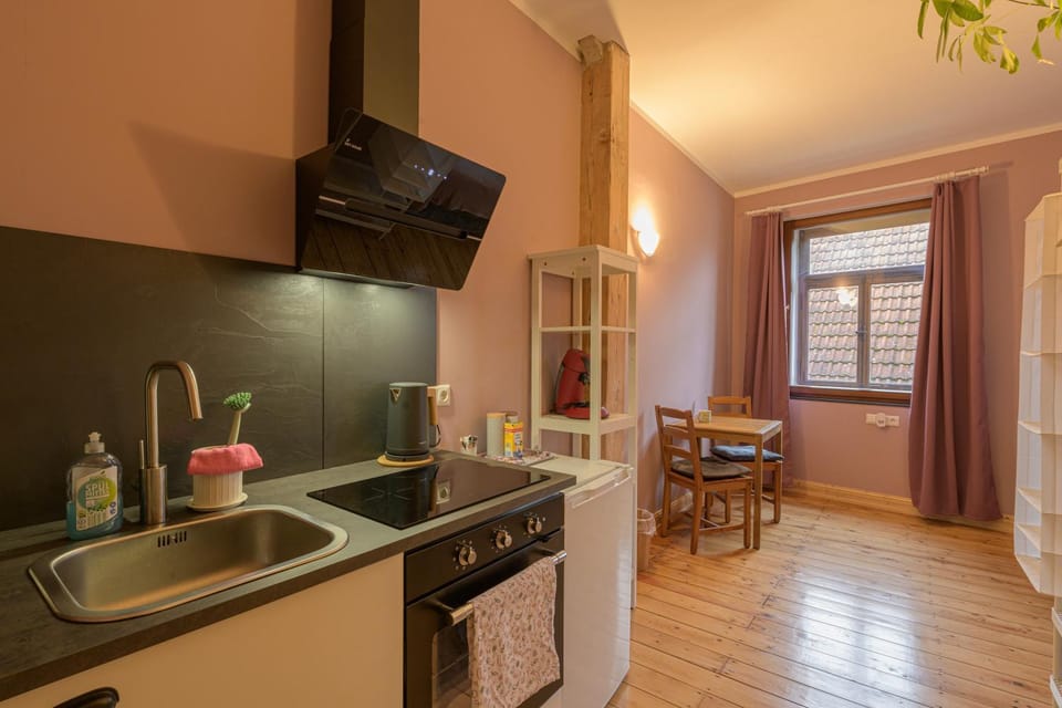 Kitchen or kitchenette, Dining area, pet friendly, stove