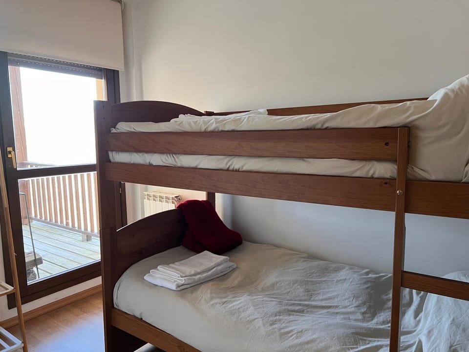 Bed, Photo of the whole room, Bedroom, bunk bed