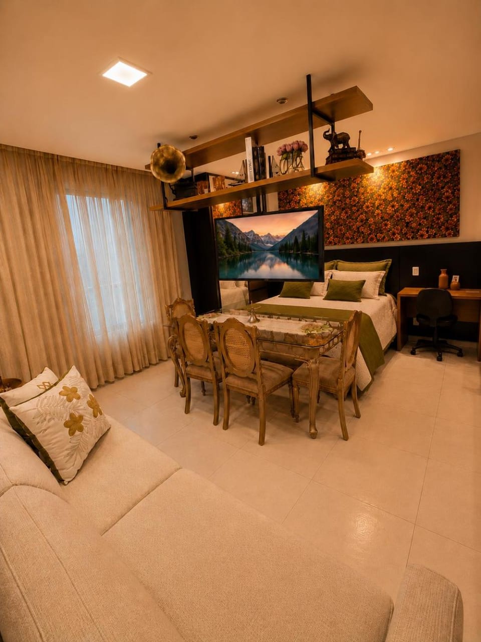 Bed, TV and multimedia, Photo of the whole room