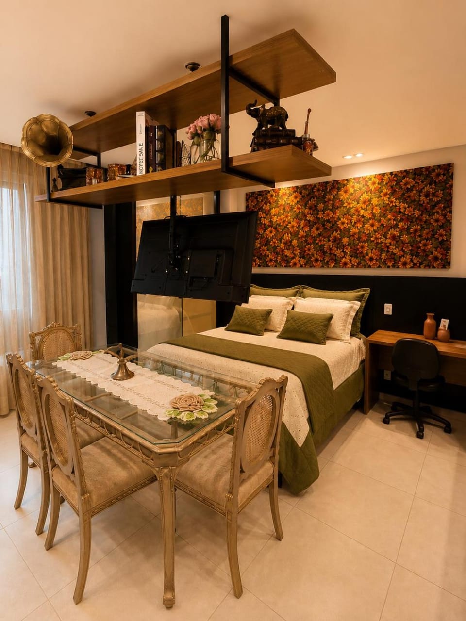 Bed, Dining area, Bedroom