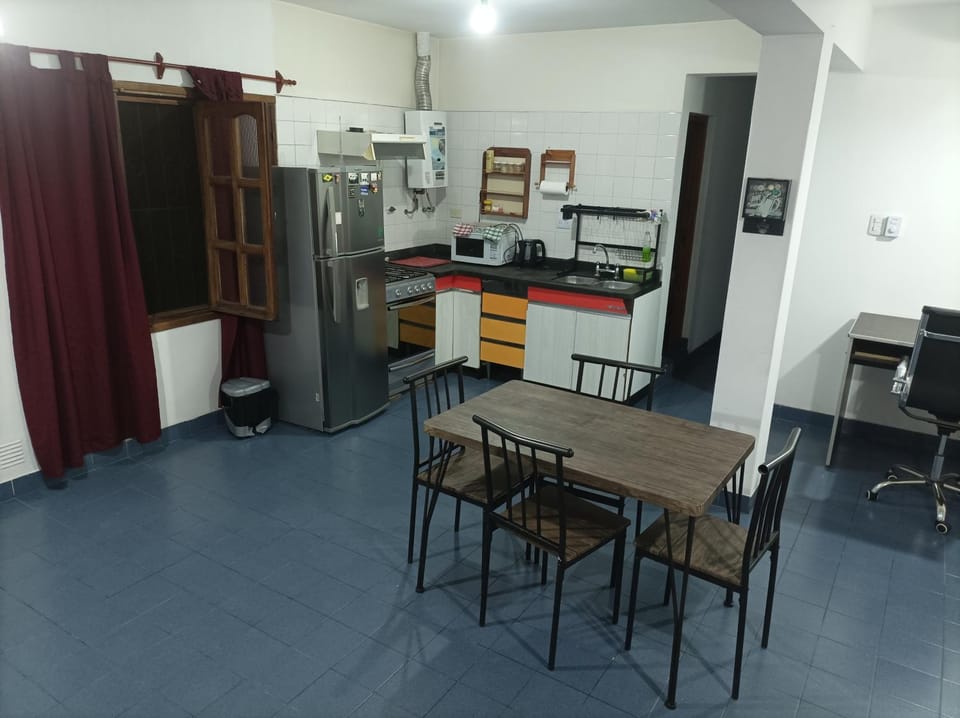 Kitchen or kitchenette, Dining area, oven