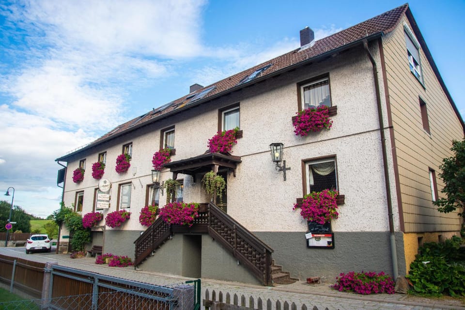 Gasthaus zum Odenwald Inn in Hesse