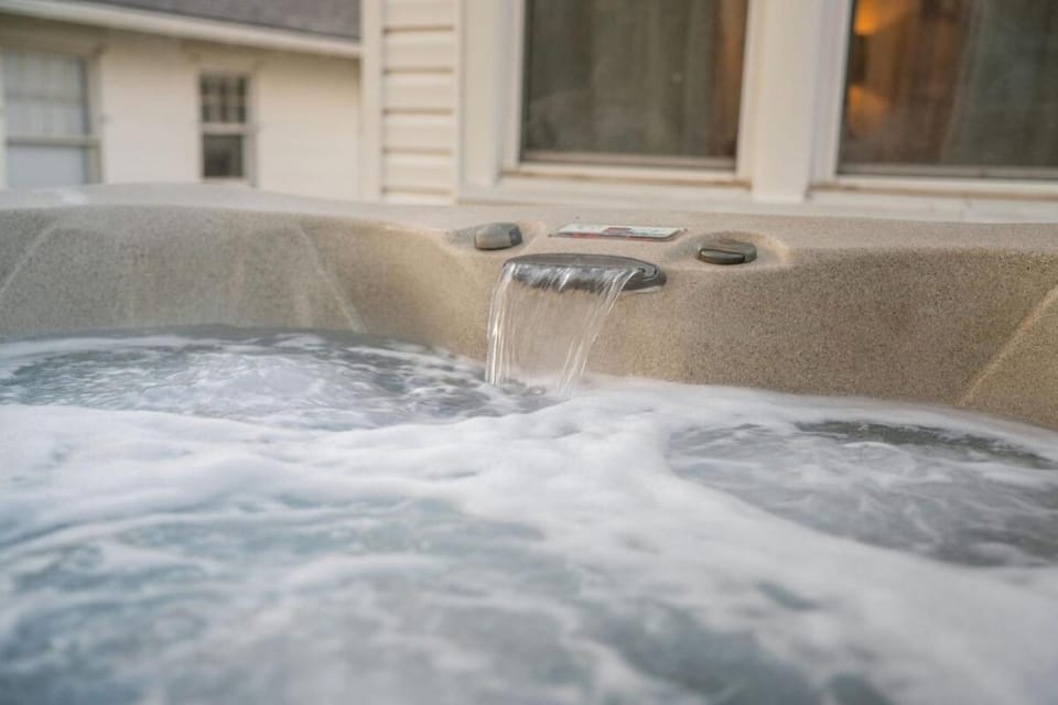 Walk to Cherry Street,pets, hot tub by HVNLYhomes House in Tulsa