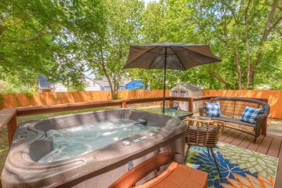 Midtown Masterpiece,Hot Tub, Spa bath - HVNLYhomes House in Tulsa