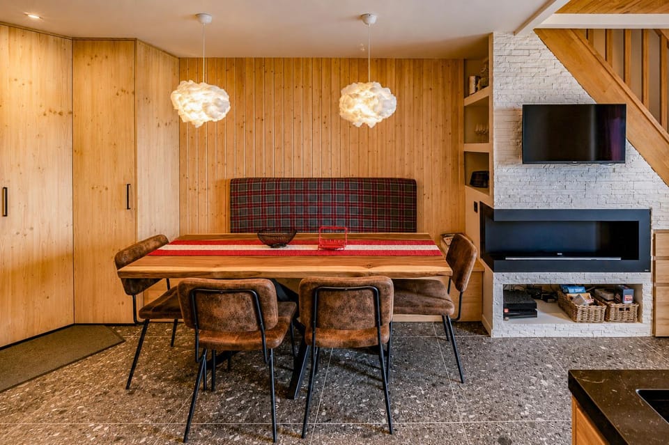 TV and multimedia, Kitchen or kitchenette, Dining area