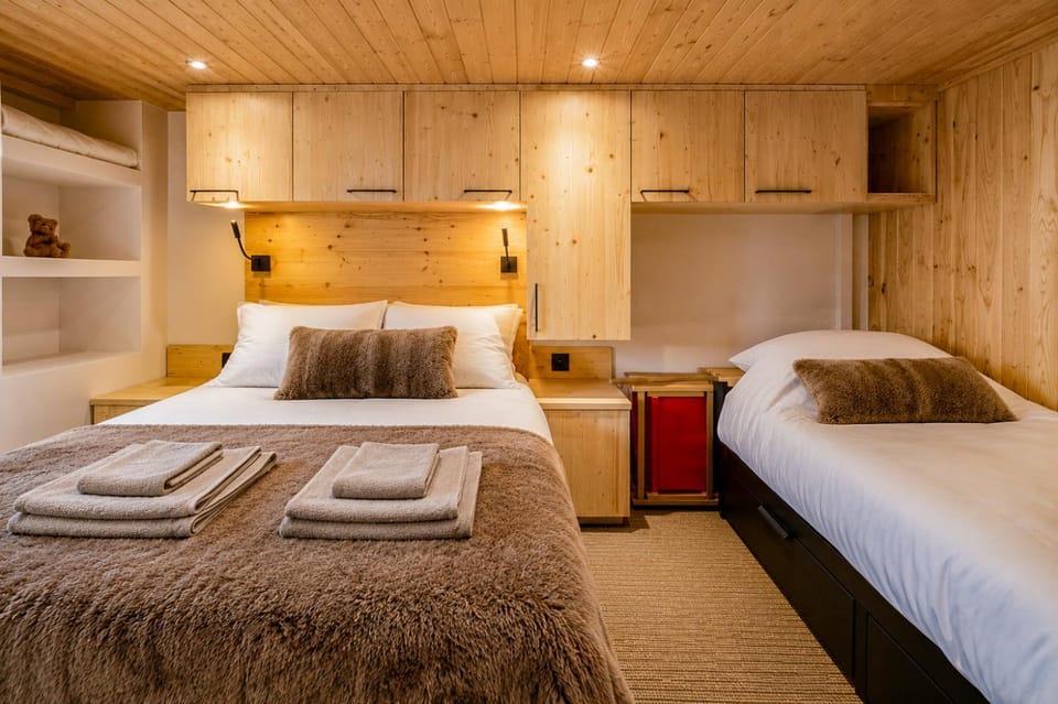 Bed, Photo of the whole room, Bedroom, wardrobe