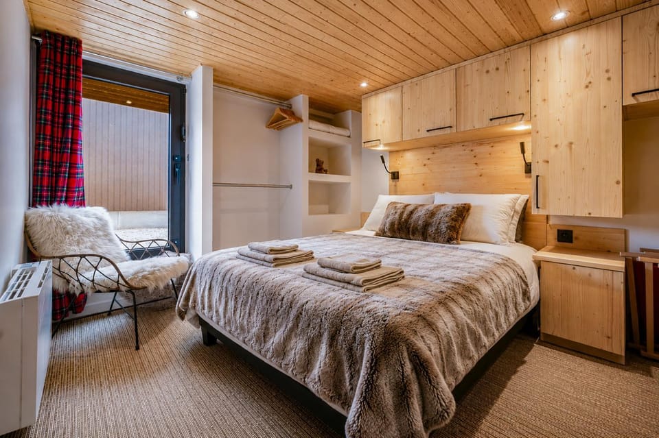 Bed, Photo of the whole room, Bedroom, wardrobe