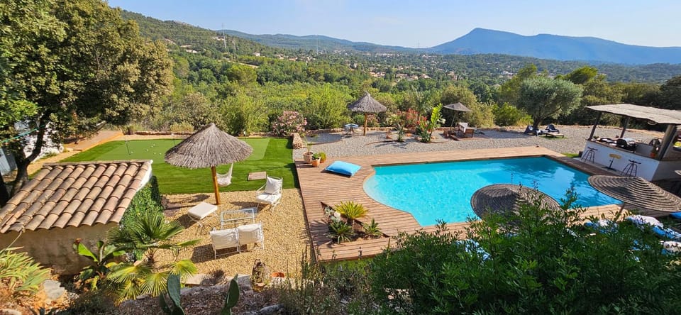 Nearby landmark, Natural landscape, Garden, Garden view, Mountain view, Pool view, Swimming pool, sunbed