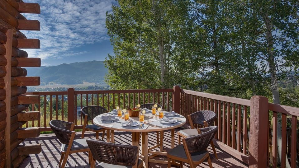 View (from property/room), Balcony/Terrace, Mountain view