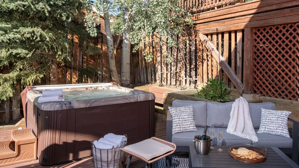 Hot Tub, towels
