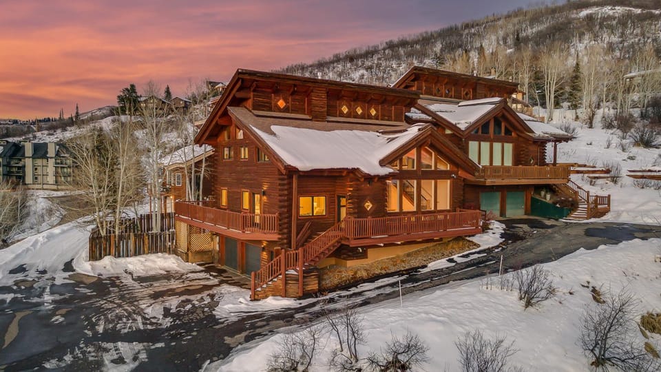 Property building, Facade/entrance, Winter, Mountain view