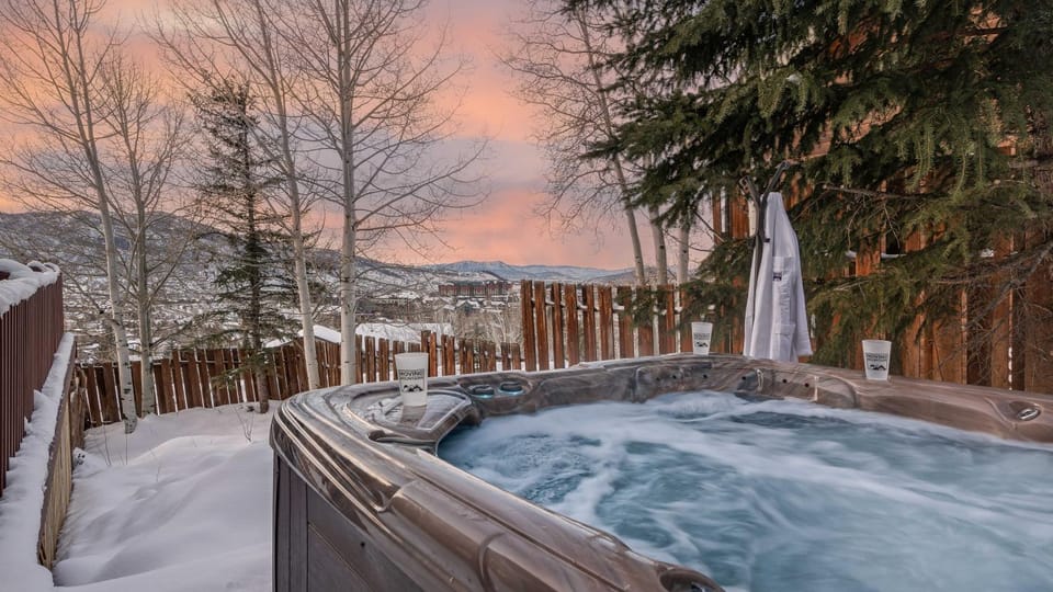 Hot Tub, View (from property/room), Balcony/Terrace, Mountain view