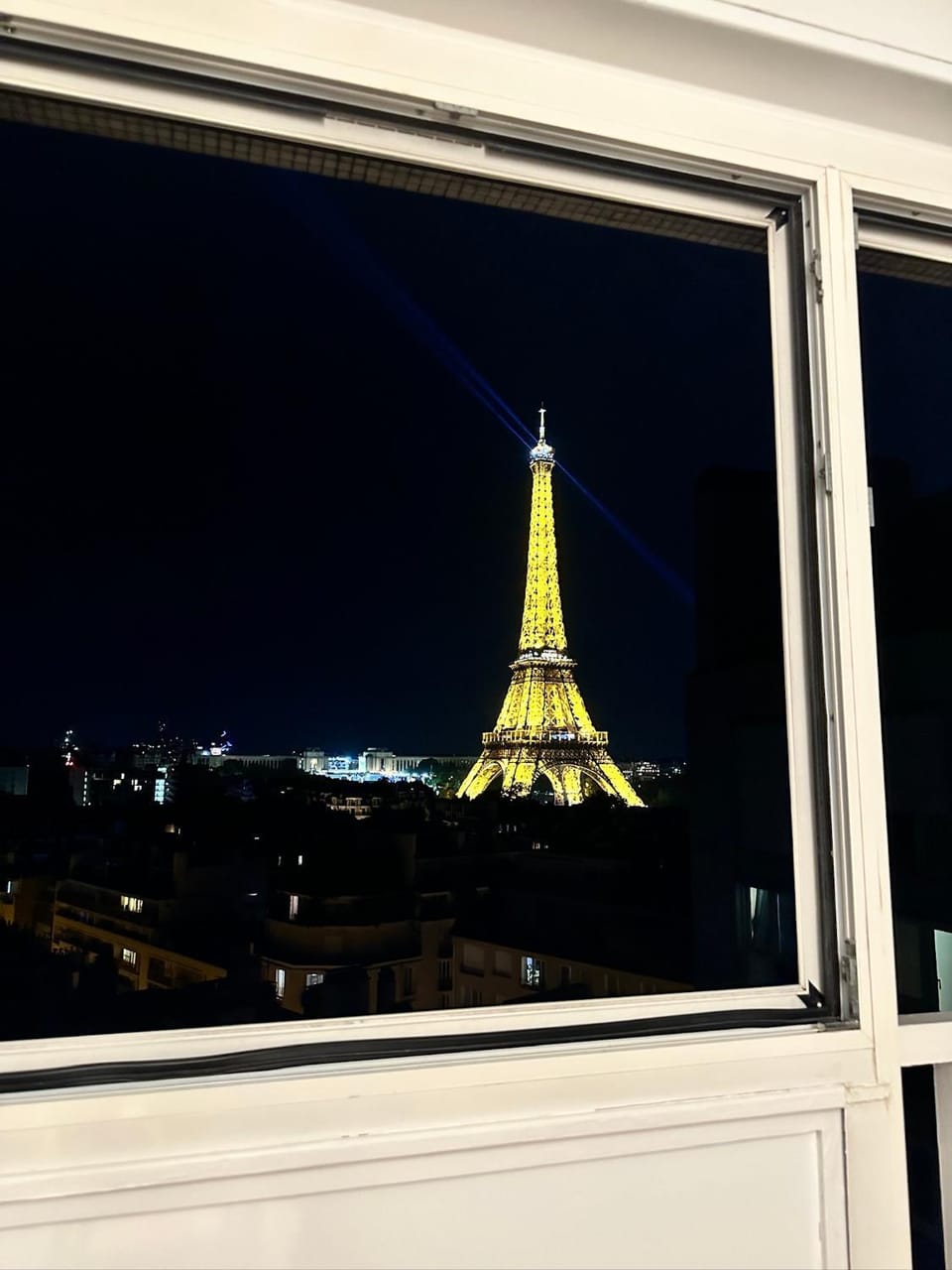 Top Floor Million Dollar View Eiffel Tower, 2 beds, 4 people Apartment in Paris