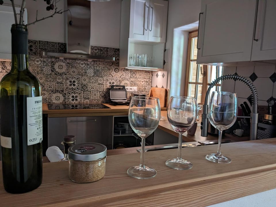 Kitchen or kitchenette, Lounge or bar
