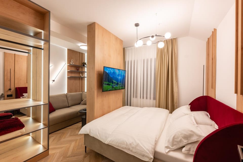 Bed, TV and multimedia, Living room, Photo of the whole room, Bedroom