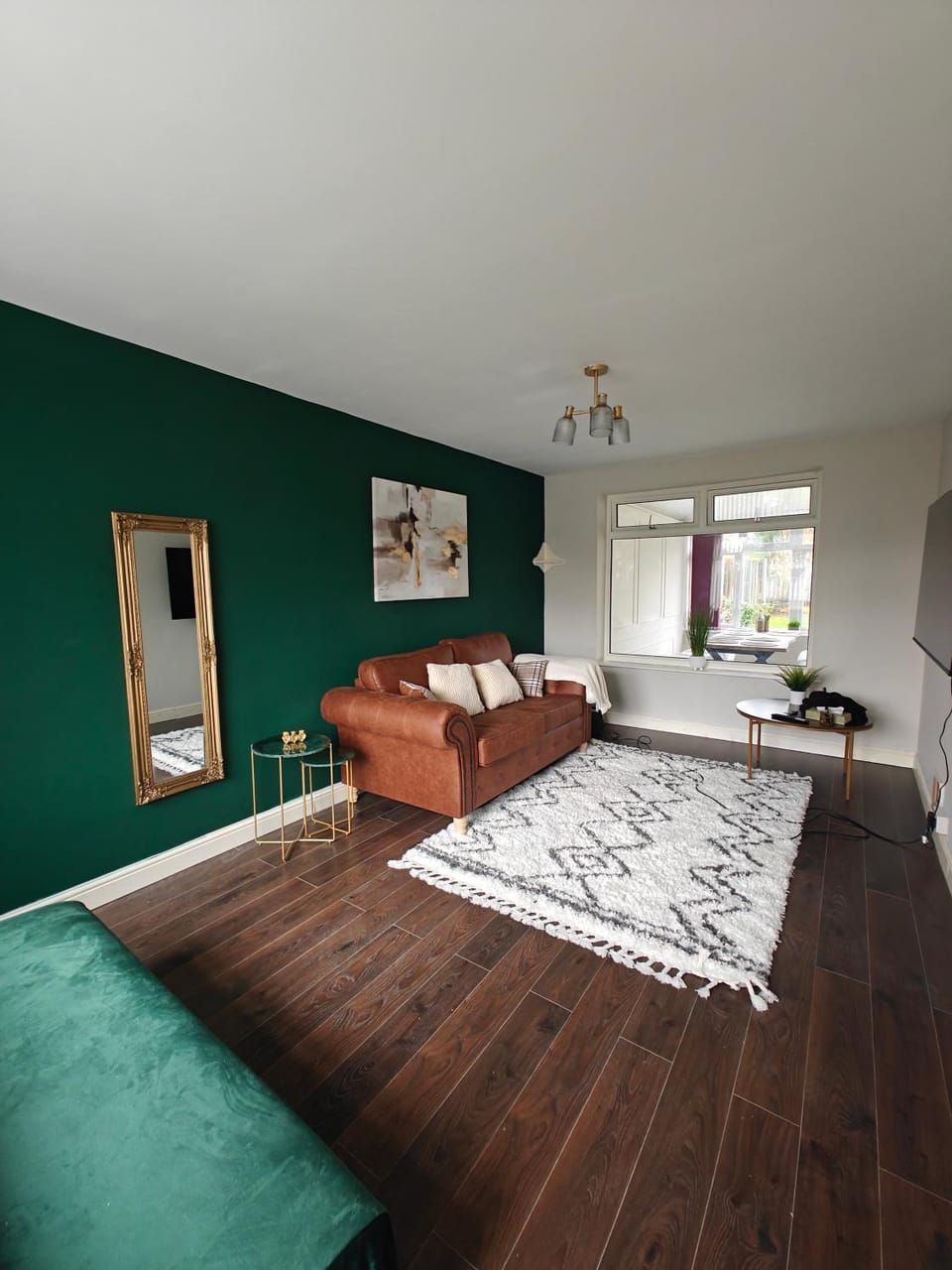 TV and multimedia, Living room, Photo of the whole room, Seating area, Bedroom