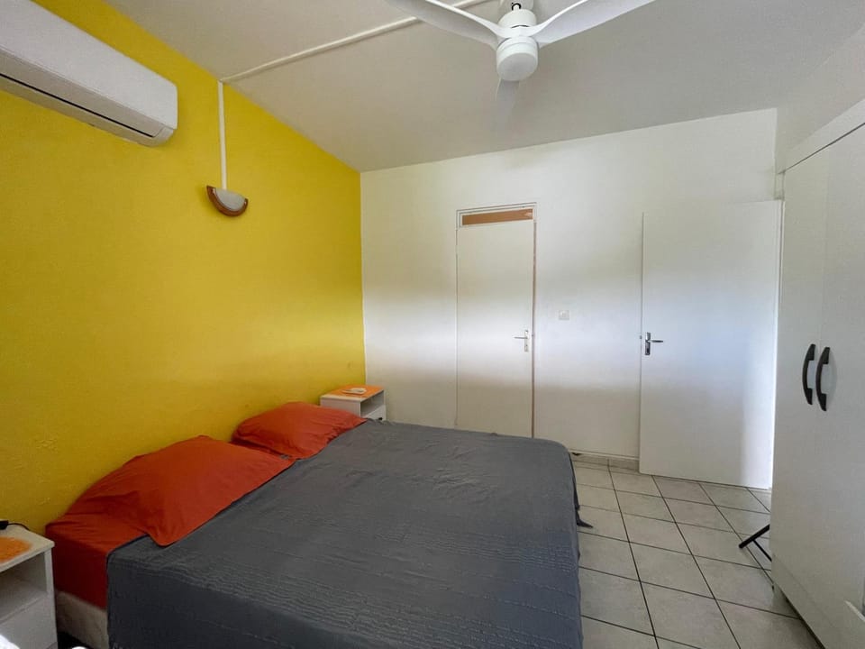 Bed, Photo of the whole room, Bedroom, wardrobe, air conditioner